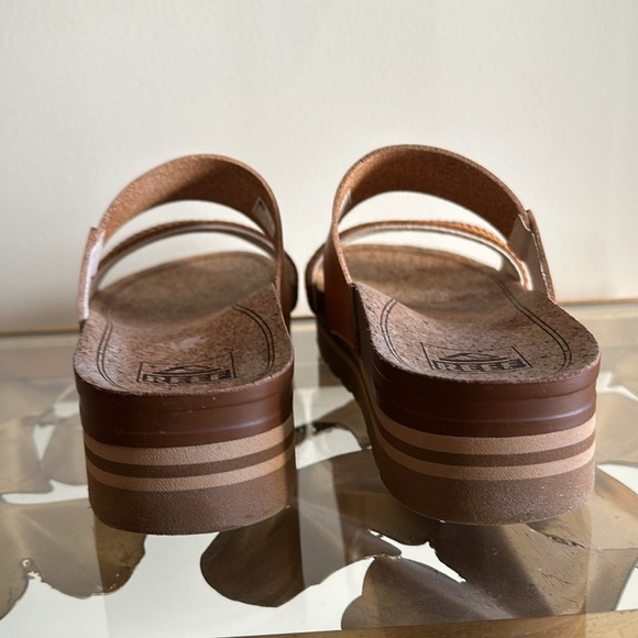 Reef Women's Tan Sandals - Picture 9 of 16